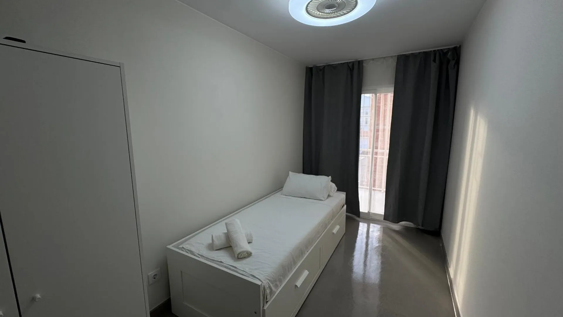 Мини-отель Mini Hotel En La Rambla Сан-Фелиу-де-Гишольс